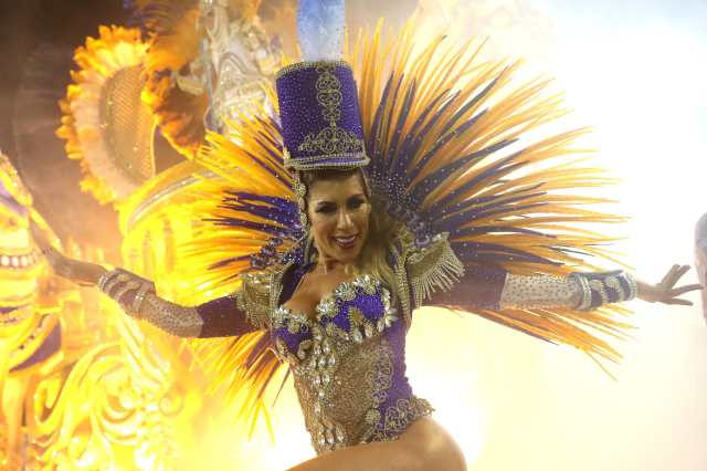 Fotogalerãa color y ritmo en el carnaval de brasil