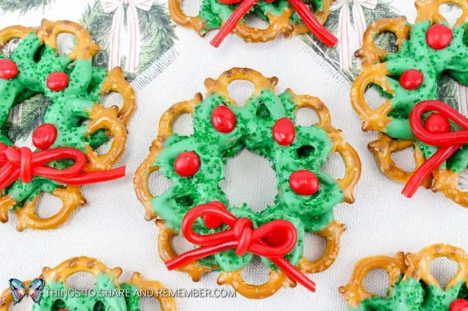 Make chocolate pretzel christmas wreaths recipe for holiday parties and gifts