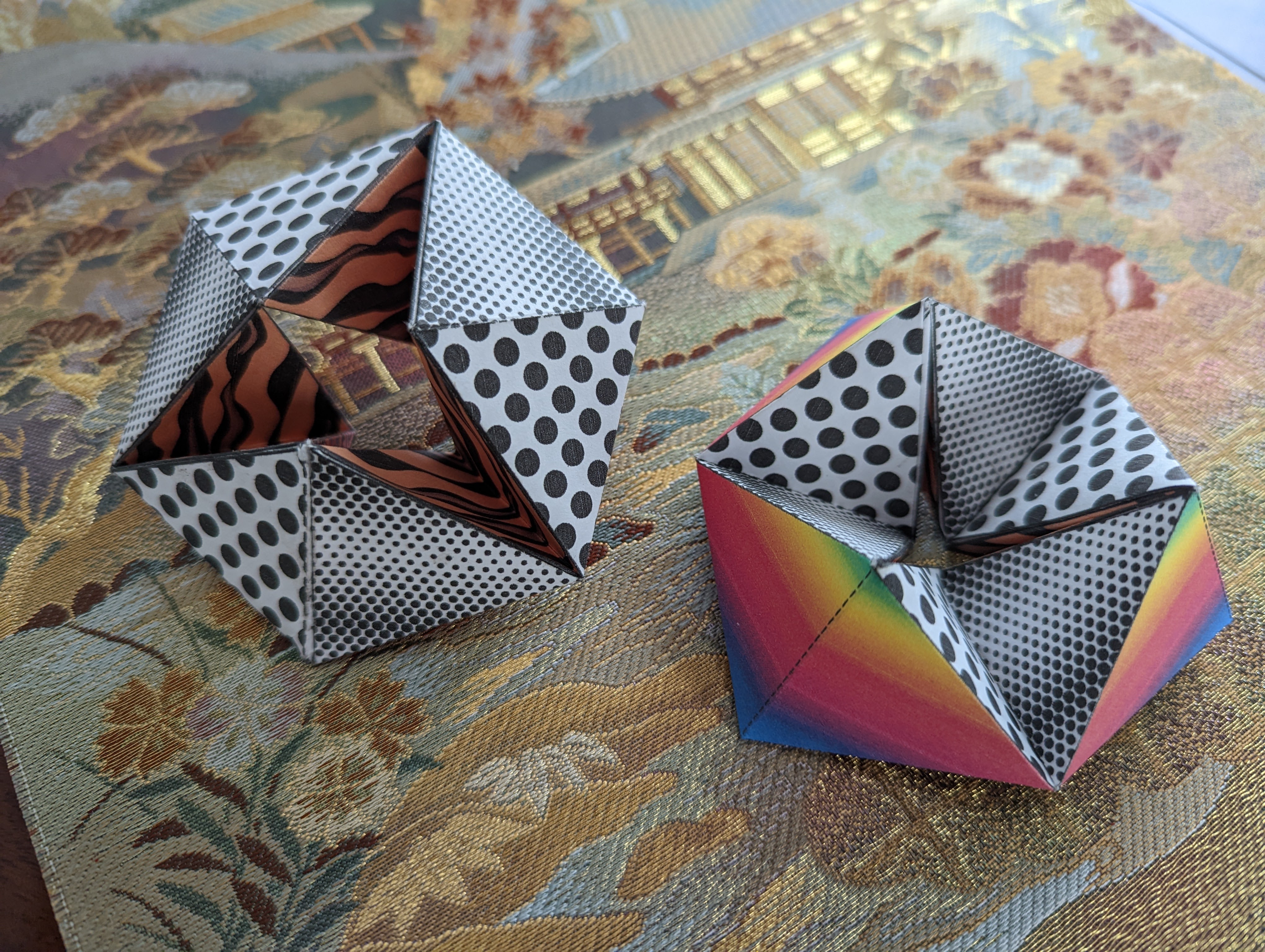 Kaleidocycle revisited â playful bookbinding and paper works