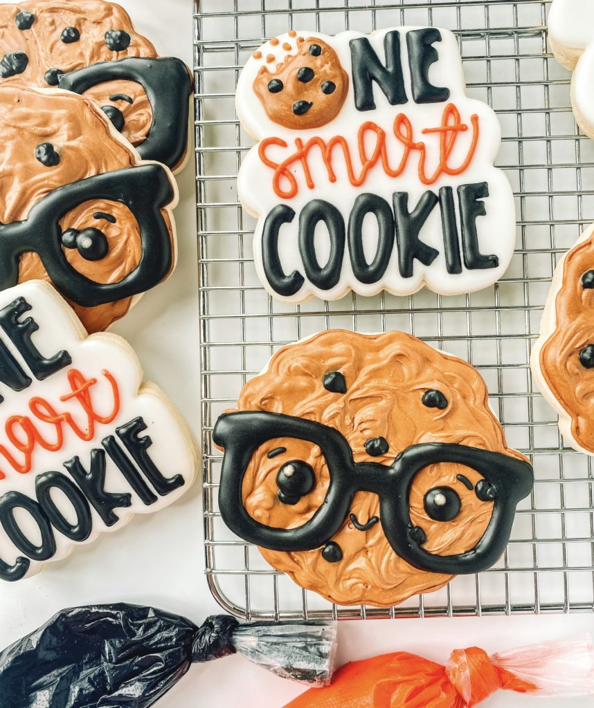 How to decorate a one smart cookie set