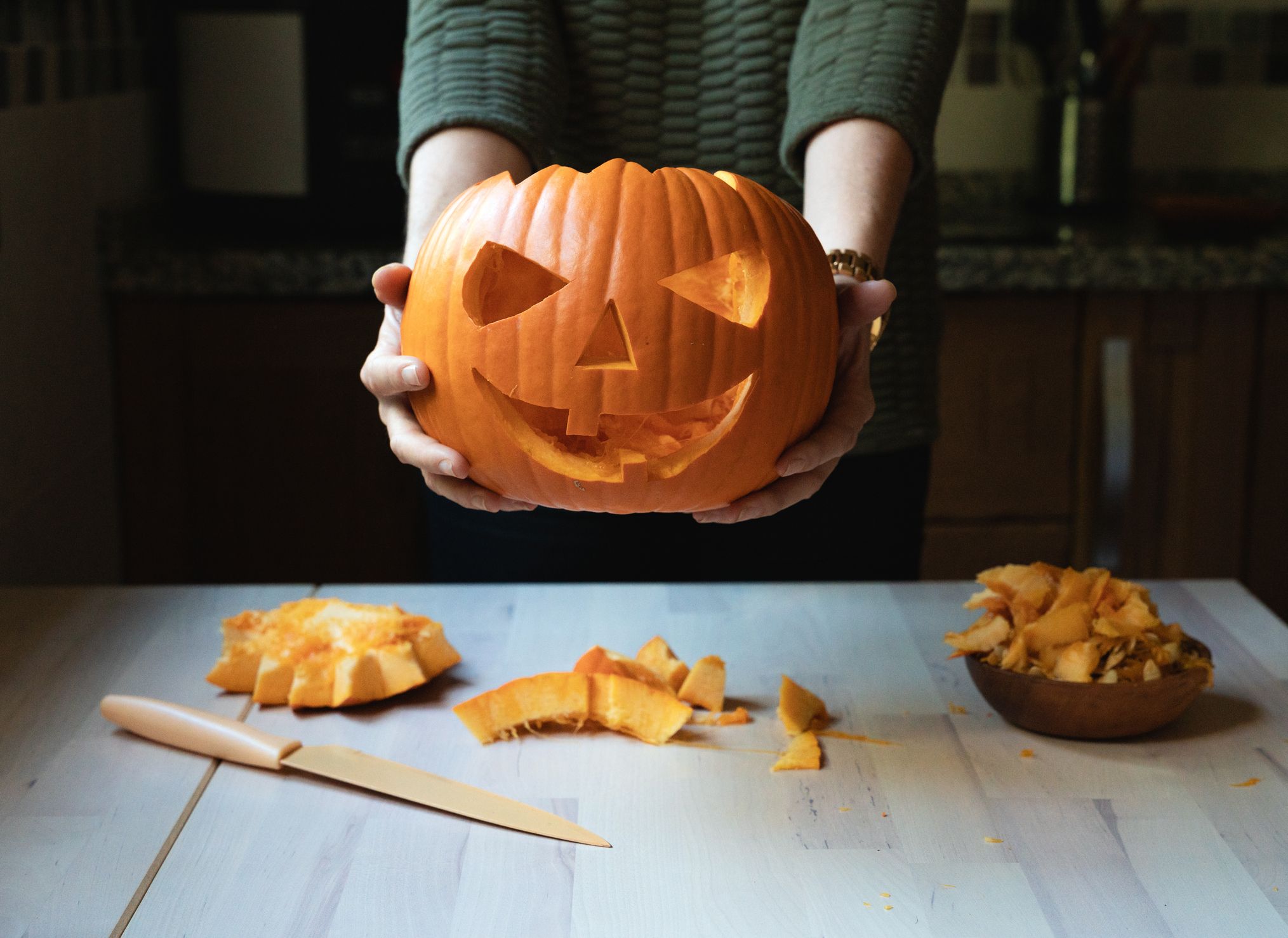 How to carve a pumpkin for halloween