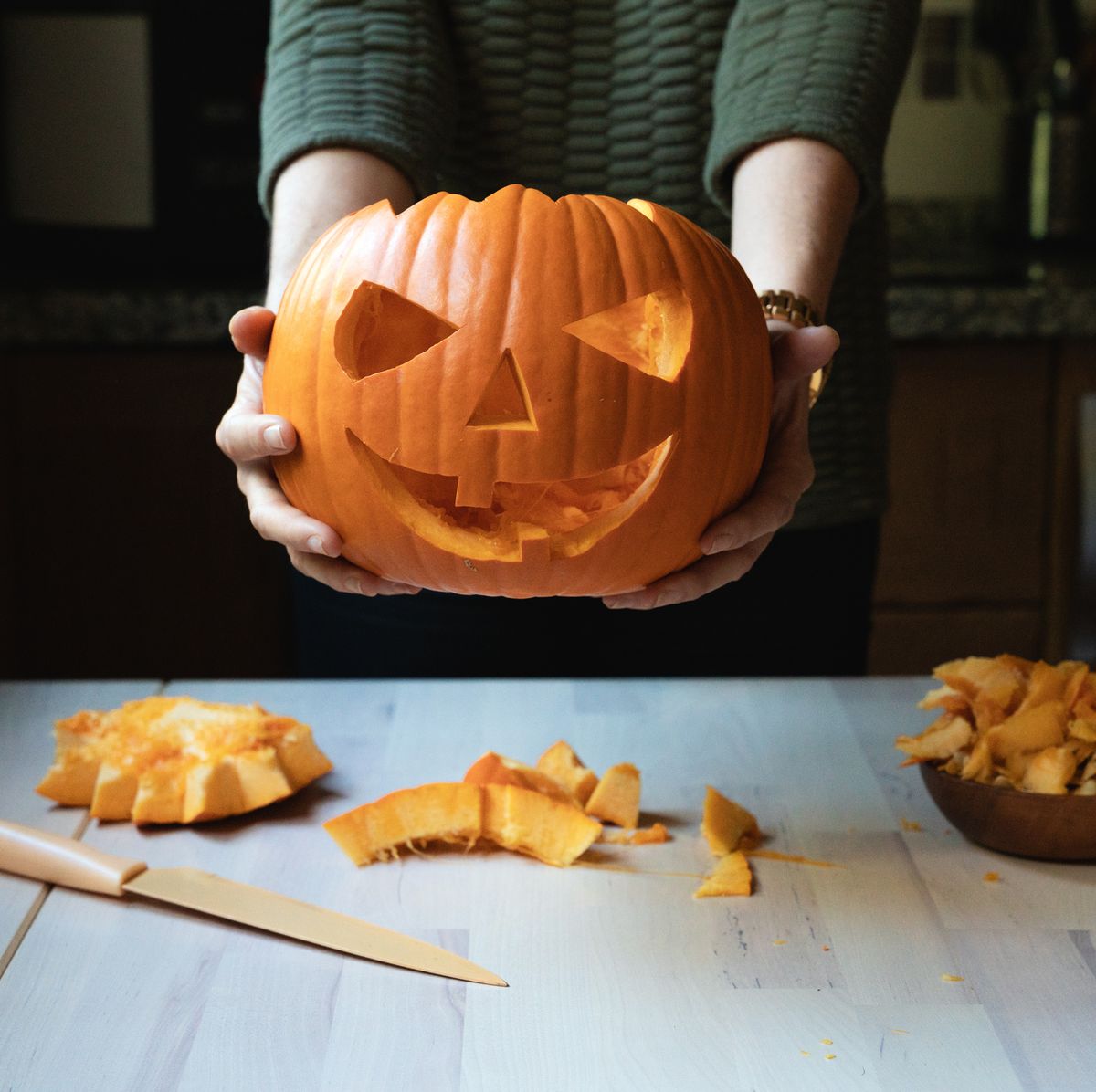 How to carve a pumpkin for halloween