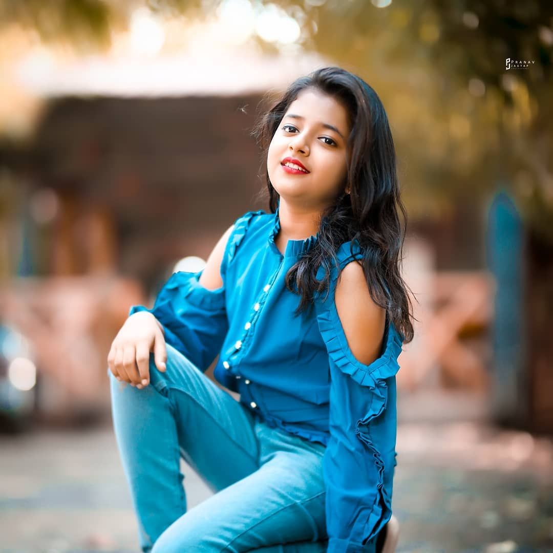 Rashi shde on stagram âhows my new photoshoot ðphotography rashishde staceleb snackvideo fâ desi girl image blonde girl selfie dehati girl photo