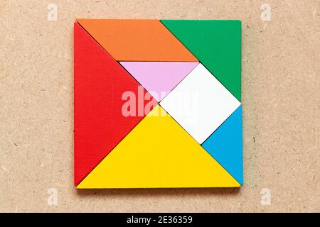 Puzzle de tangram de color en forma de rectãngulo sobre fondo blanco fotografãa de stock