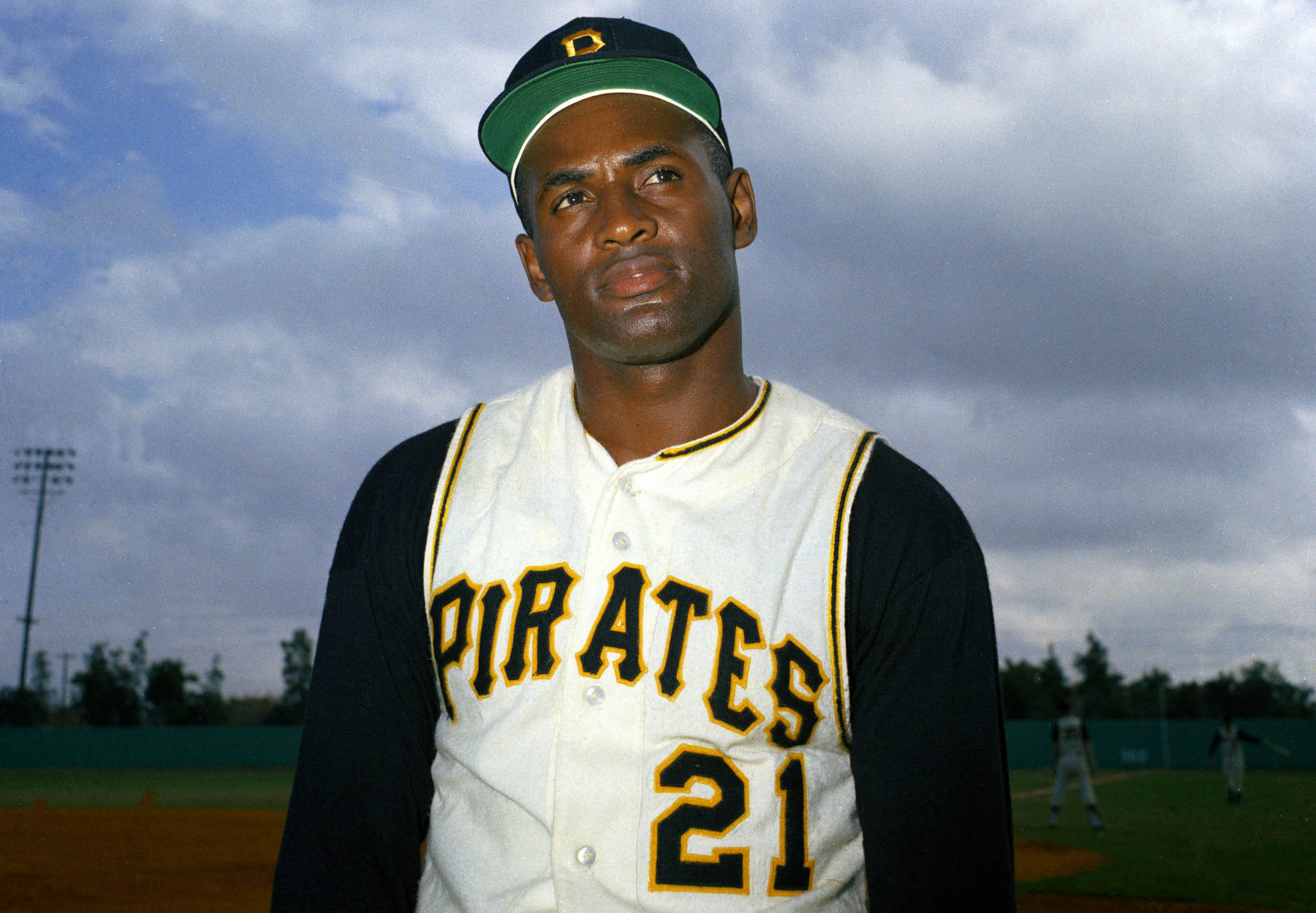 Mlbs pirates will honor roberto clemente by wearing his number