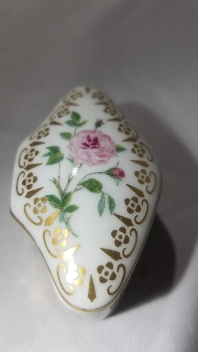 Empress josephines rose garden rosa alba maidens blush limoges porcelain box