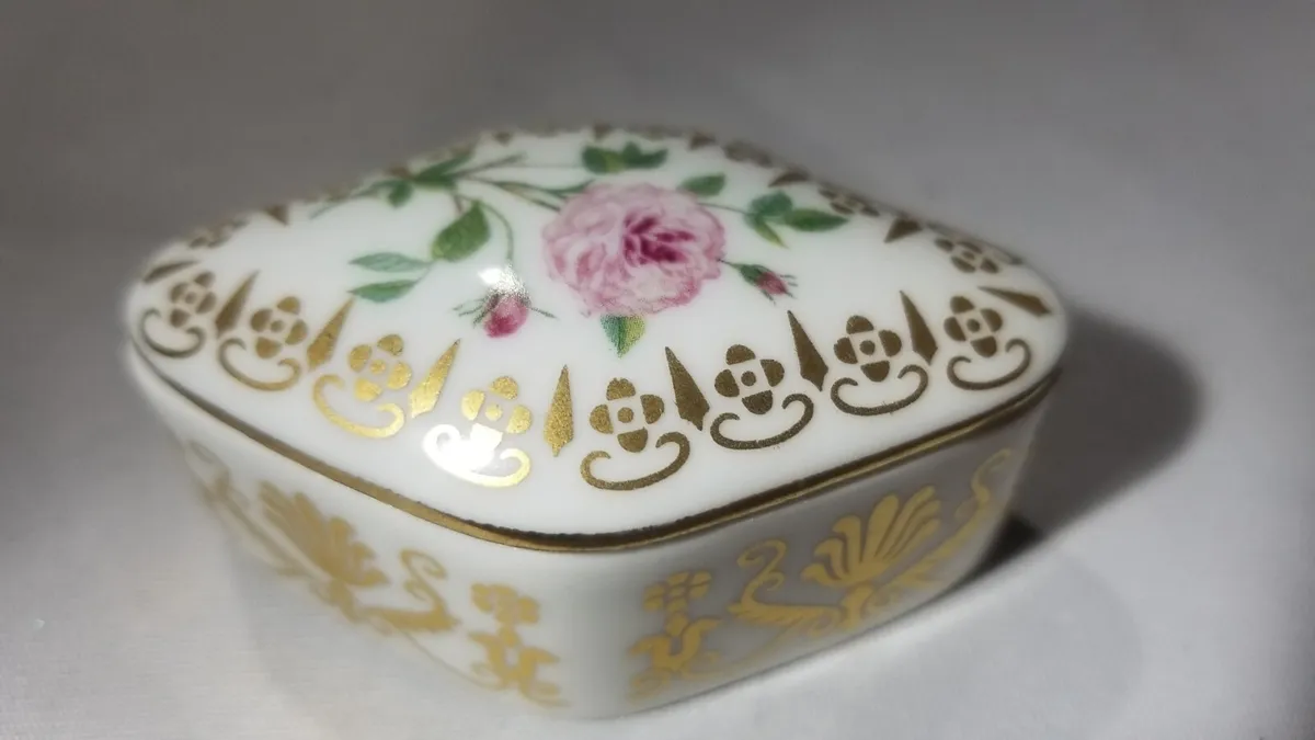 Empress josephines rose garden rosa alba maidens blush limoges porcelain box