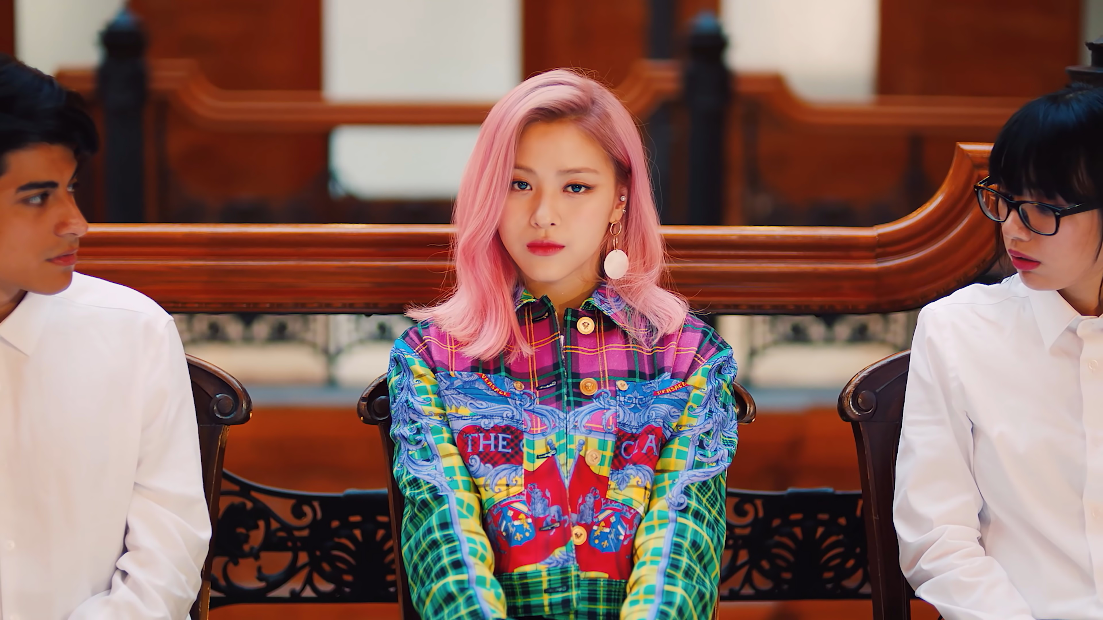 Itzy icy ryujin pink hair k