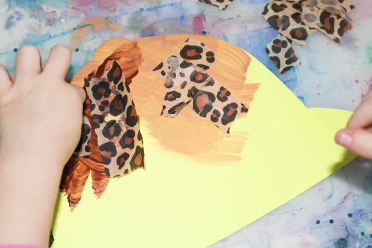 Safari hat craft for preschoolers