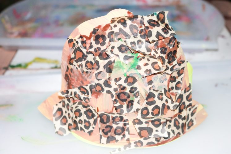 Safari hat craft for preschoolers