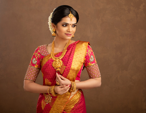 Silk saree photography.Silk Saree Photoshoot. #silk #saree #kanchipuram  #weddingsarees #wedding #pattu #je… | Saree models, Saree photoshoot,  Indian fashion dresses