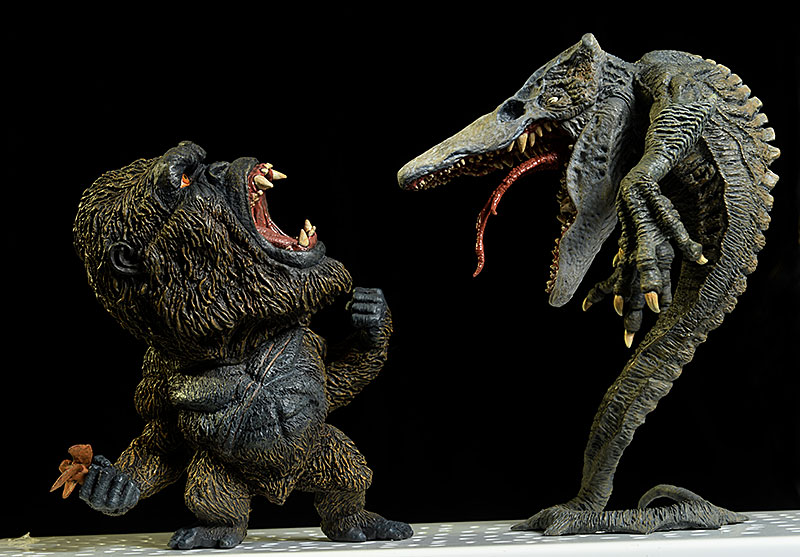 Review and photos of king kong skullcrawler kong island deform real statue