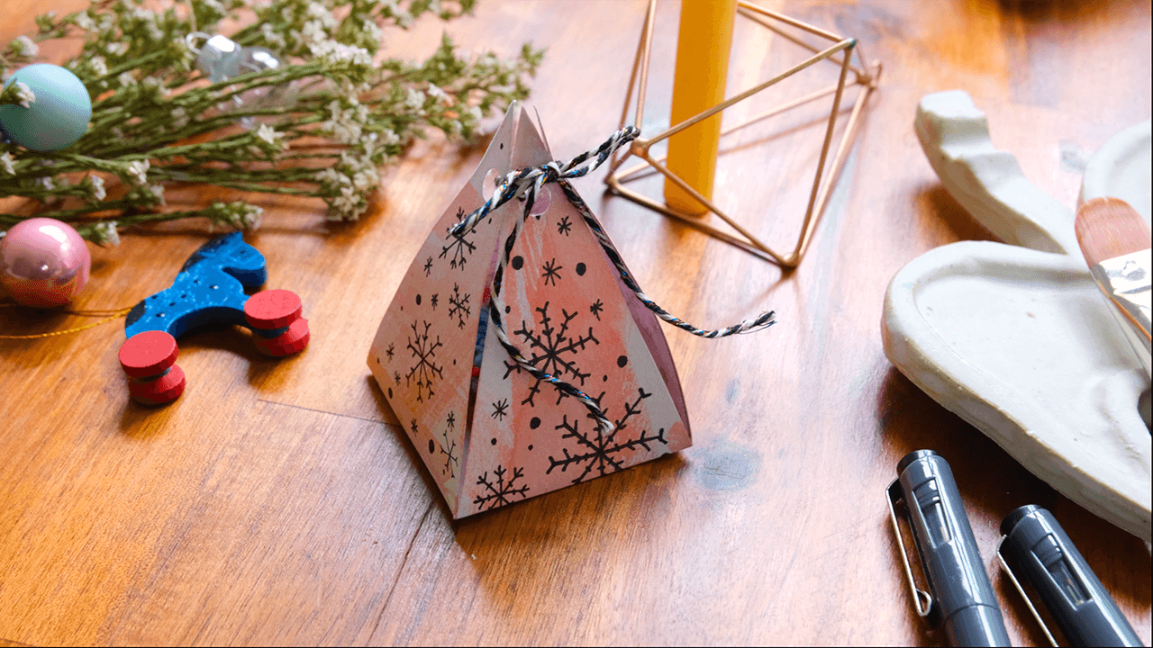 Make your own christmas paper ornament