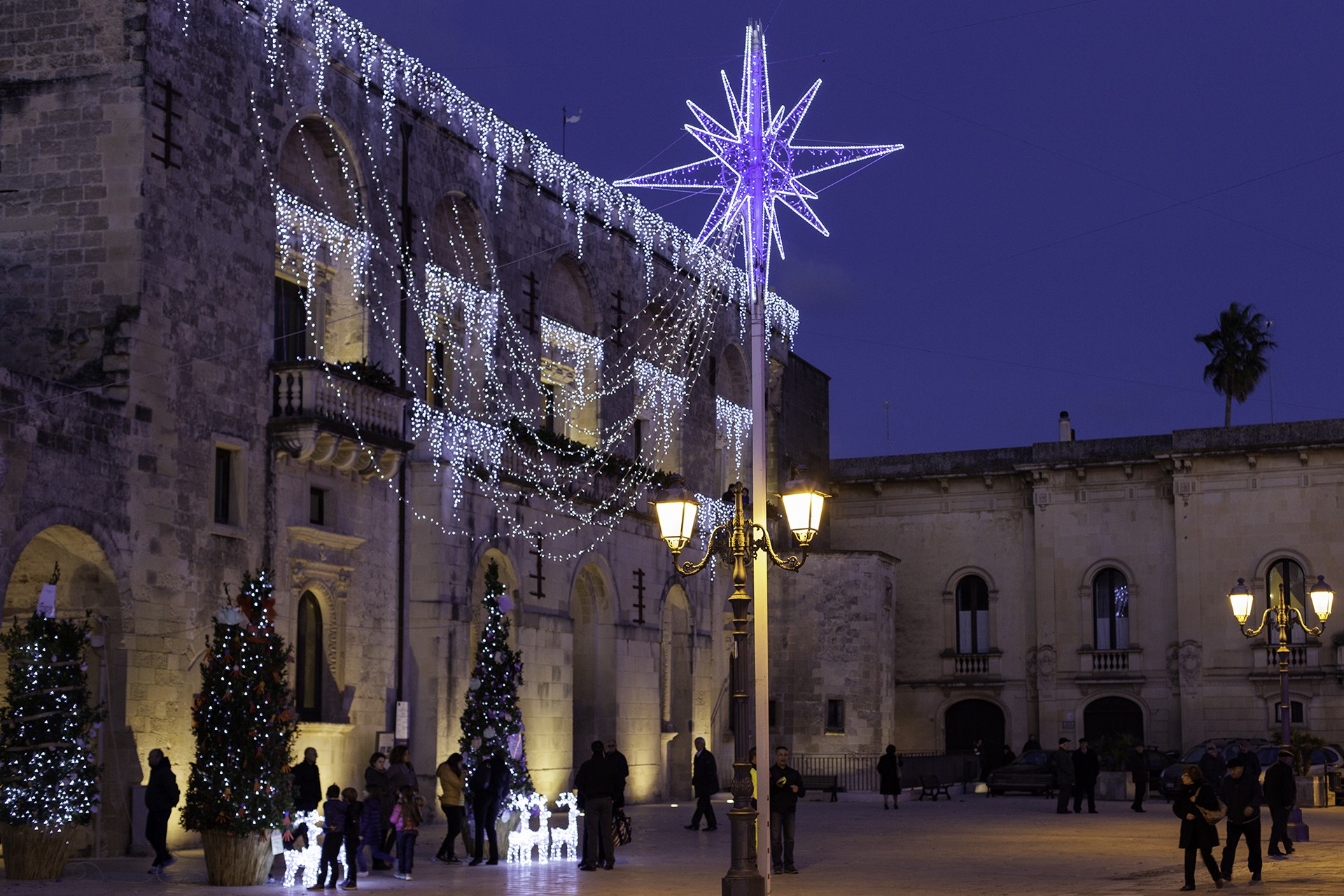 How is christmas celebrated in italy