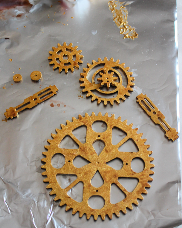 Make a steampunk snowman from upcycled gears â crafting a green world