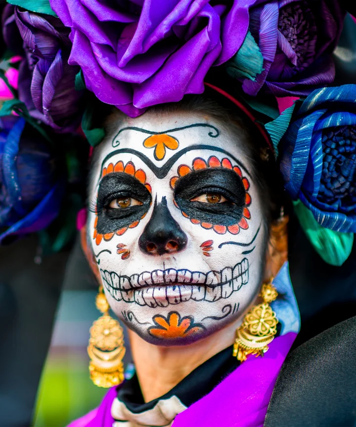 How to wear sugar skull makeup without being offensive