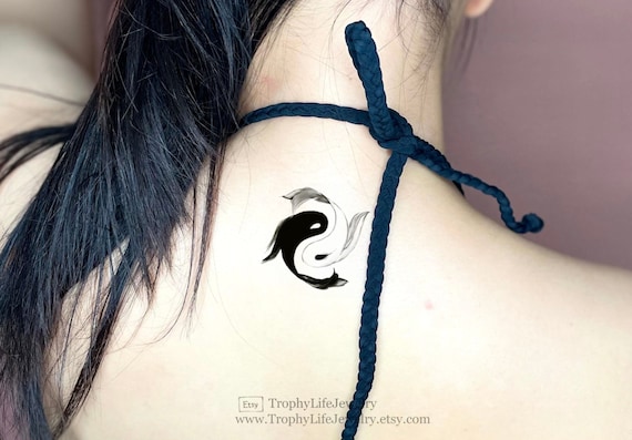 Tatuaje temporal de pez yin yang koi tatuaje de pez tatuaje de pez koi tatuaje temporal de tinta negra tatuaje temporal vintage tatuajes diferentes