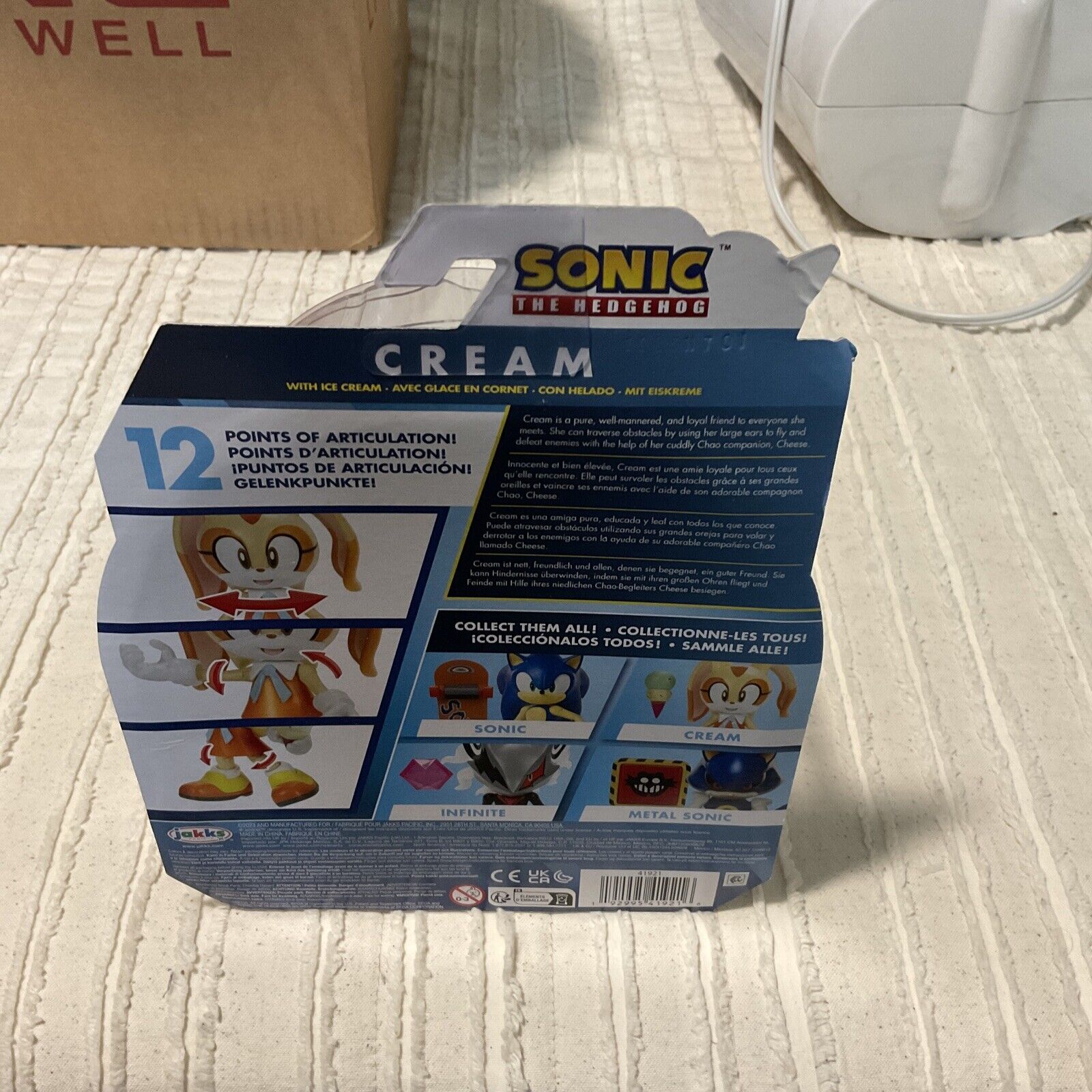 Sonic the hedgehog cream figure w ice cream