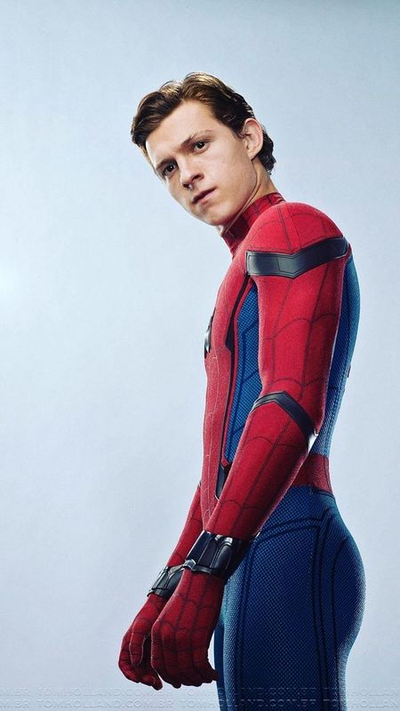 Tom holland spiderman wallpaper download