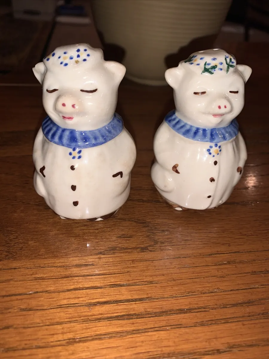 Vintage shawnee smilie pig piggy salt pepper shakers christmas color range stove