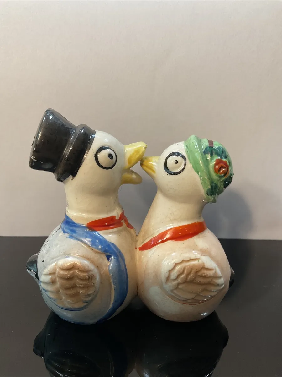 Vintage kissing duck salt and pepper shaker one piece multi color