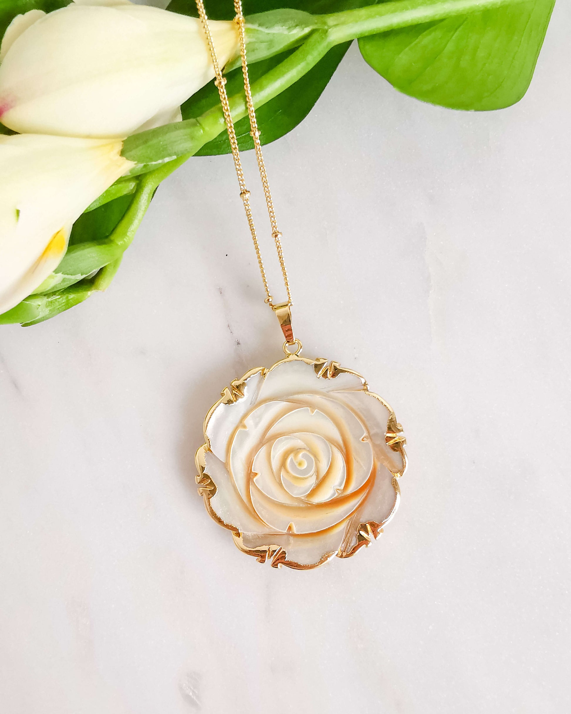 Rose pendant necklace rosella â love and stars jewels