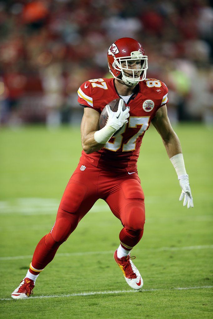 Download Free 100 + travis kelce hd Wallpapers