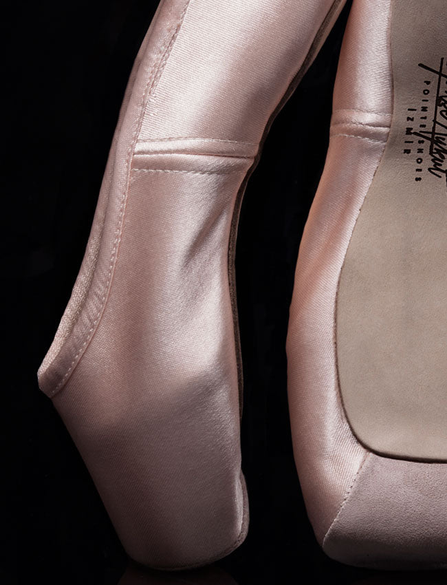 Gokce aykut pointe shoe no â