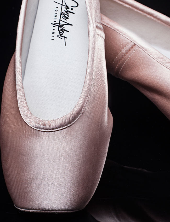 Gokce aykut pointe shoe no deep vamp â