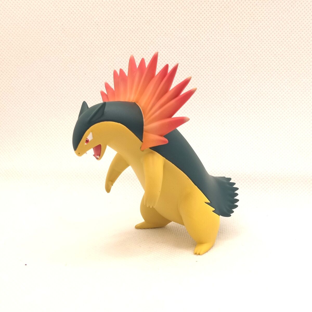 Typhlosion pokãmon sle world figure