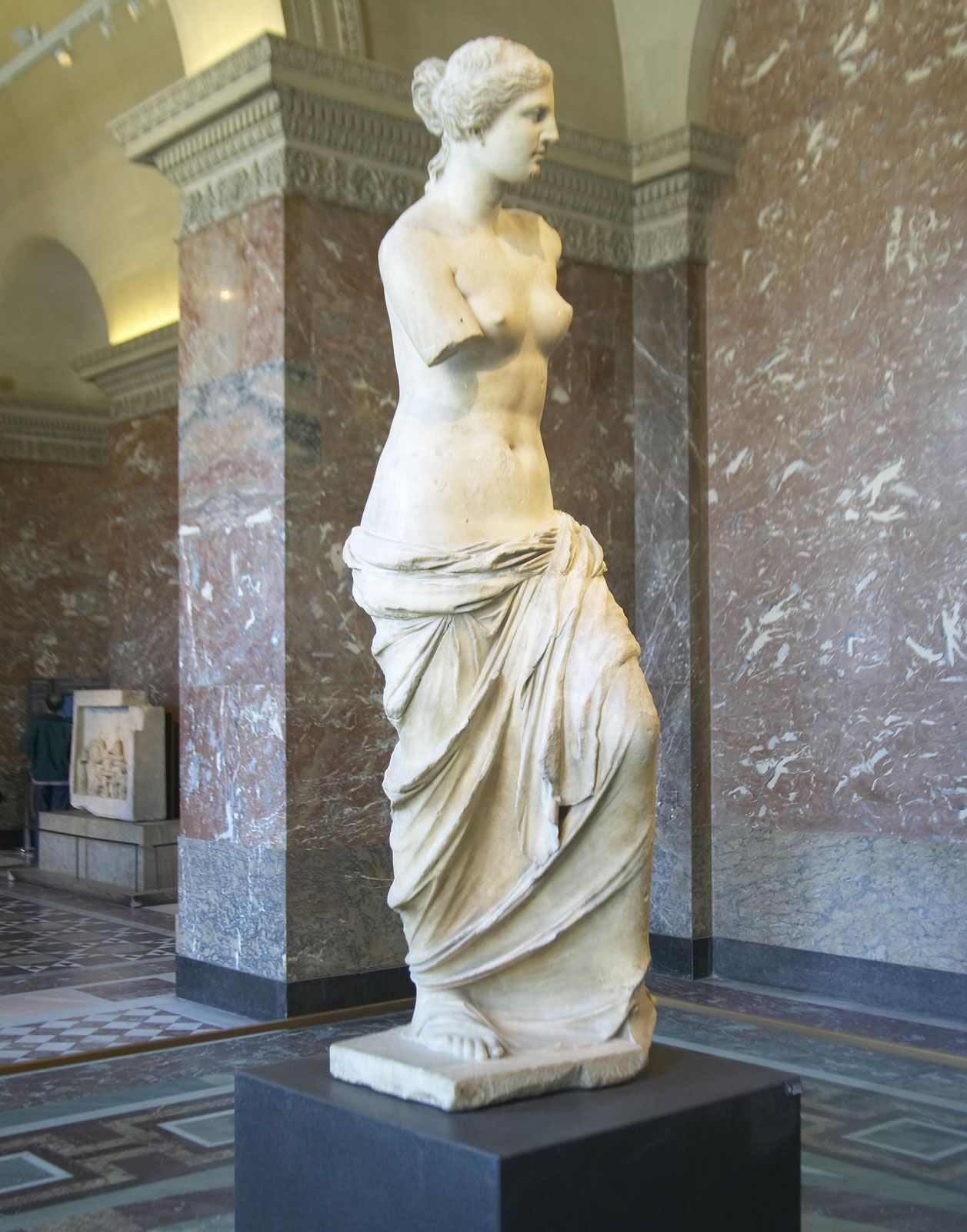 Venus de milo statue characteristics history facts