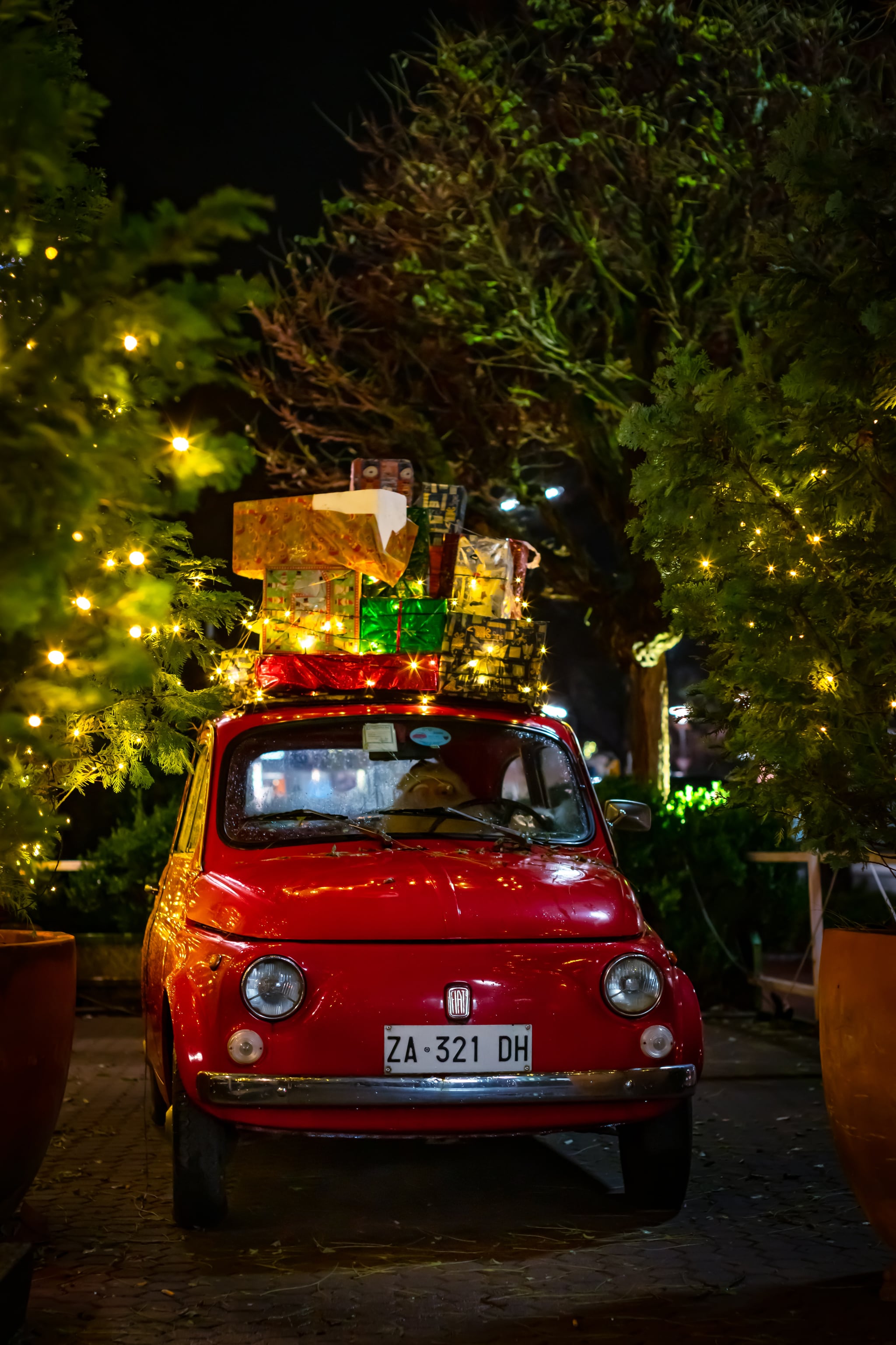 Iphone christmas wallpaper retro christmas car christmas wallpapers that are perfect for your home screen tech photo