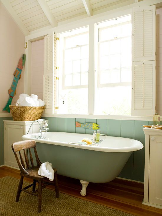 Simple and airy cottage bathroom ideas