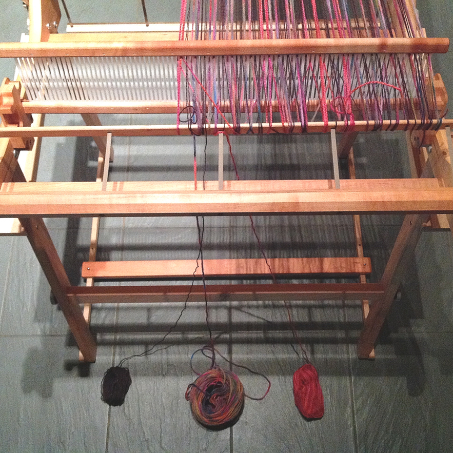 Making cloth on an ashford rigid heddle loom