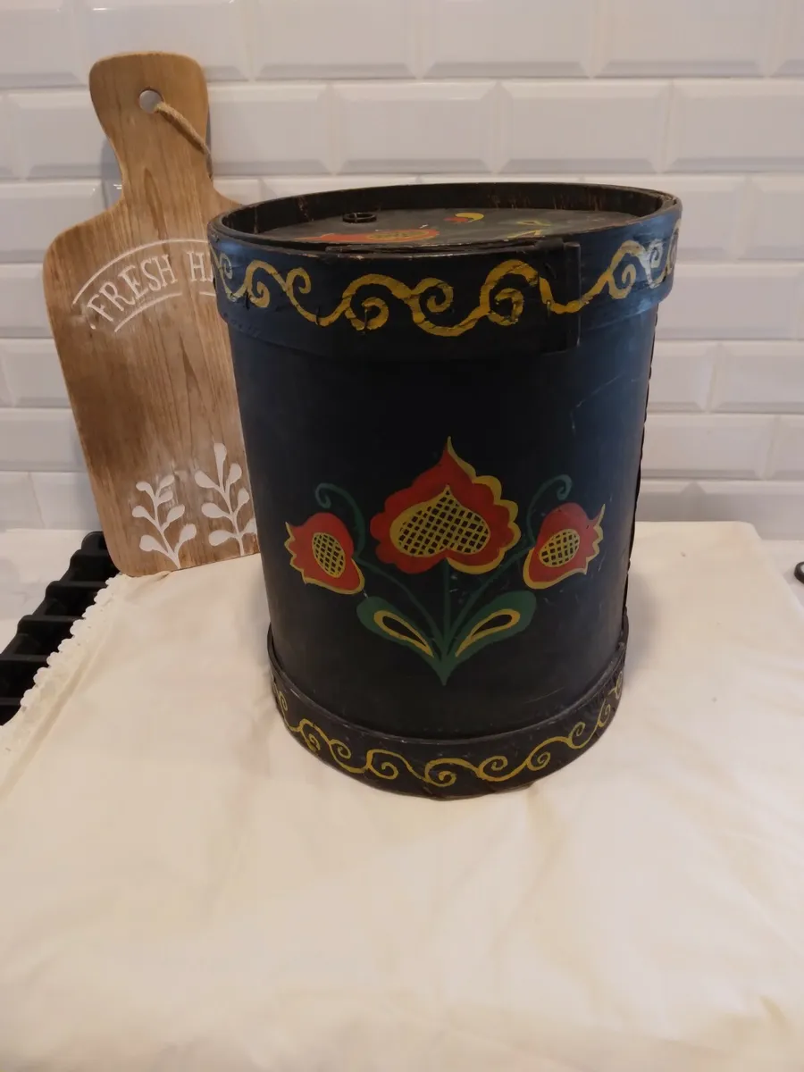 Antique or vintage wood folk art barrel hand painted