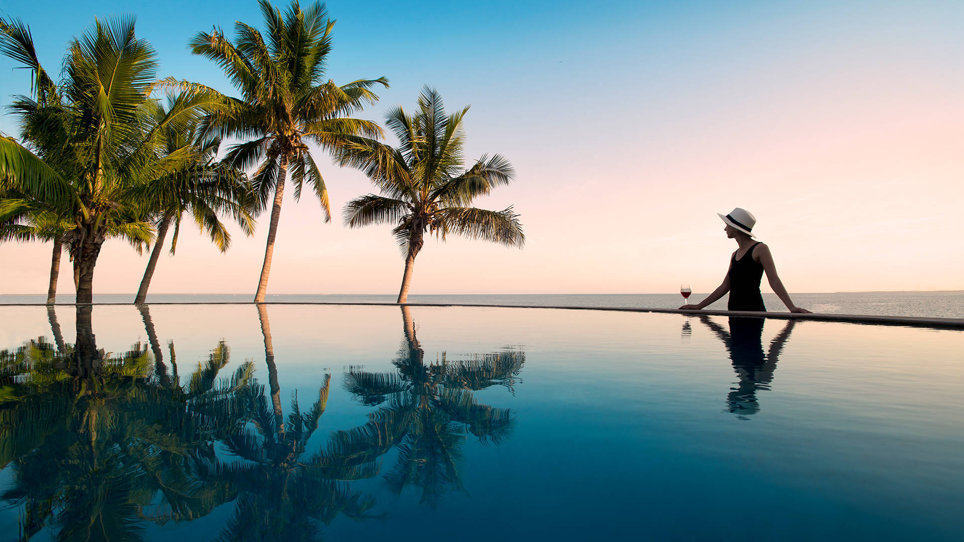 Download infinity pool at mozambique hotel wallpaper