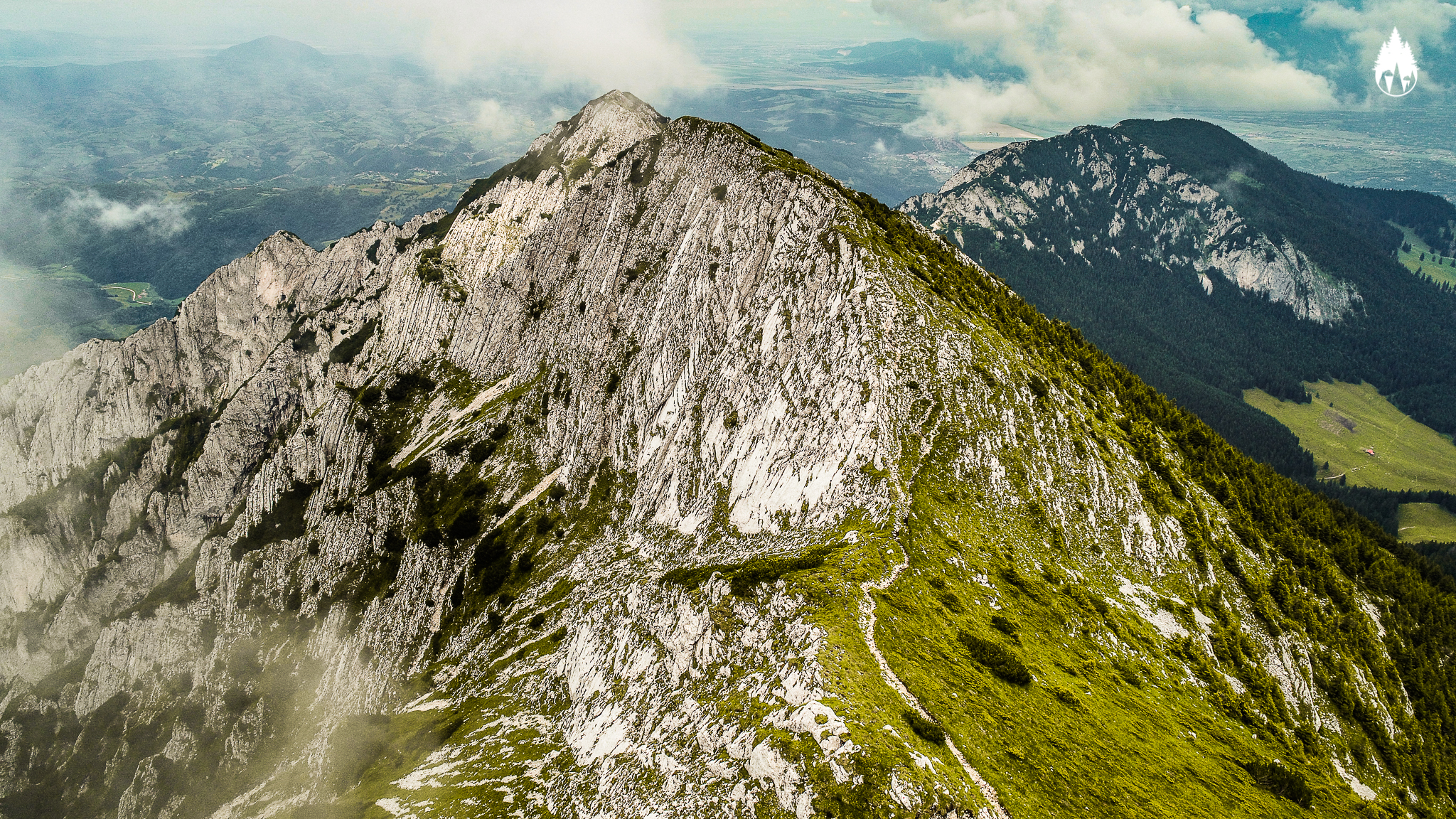 Wallpapere imagini spectaculoase cu munèii mãniei pentru desktop