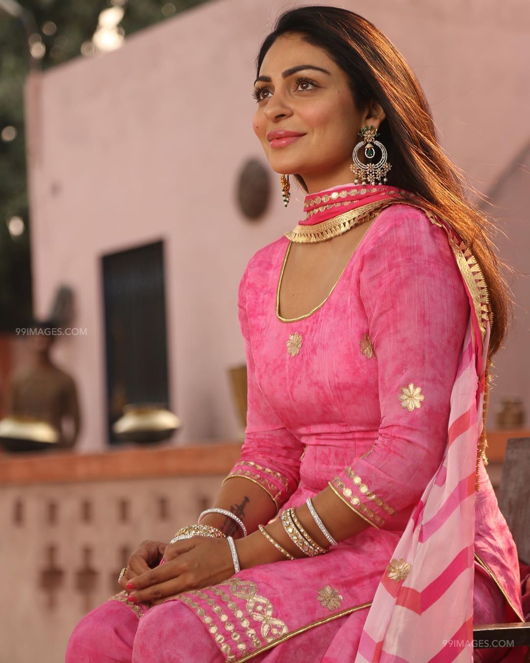 Neeru bajwa beautiful hd photos mobile wallpapers hd androidiphone p neerubajwa actress model diâ punjabi actress fashion punjabi models