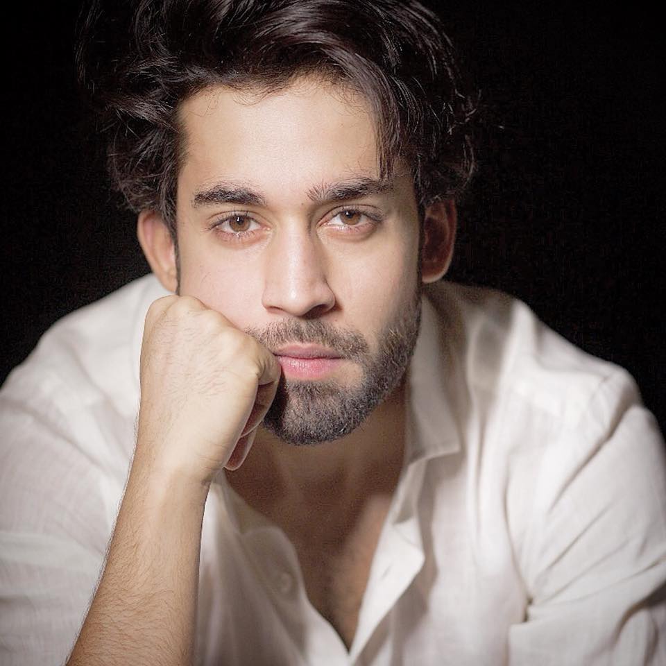 Bilal abbas khan biography hd pictures age height education family dramas wedding