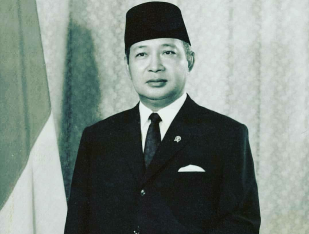 Gaya soeharto mencukur rambut anti mainstream banget