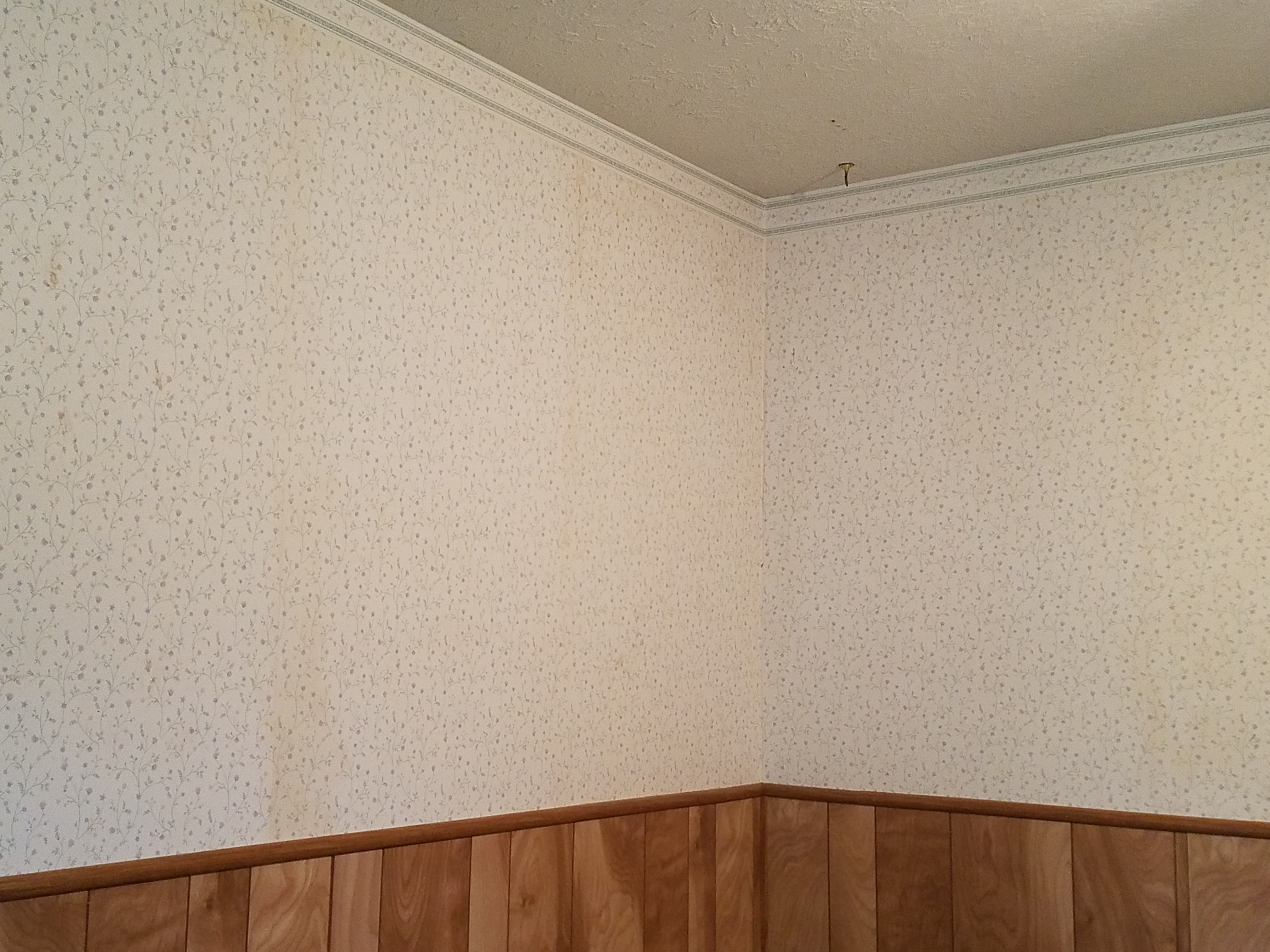 How to Remove Wallpaper Glue Efficiently