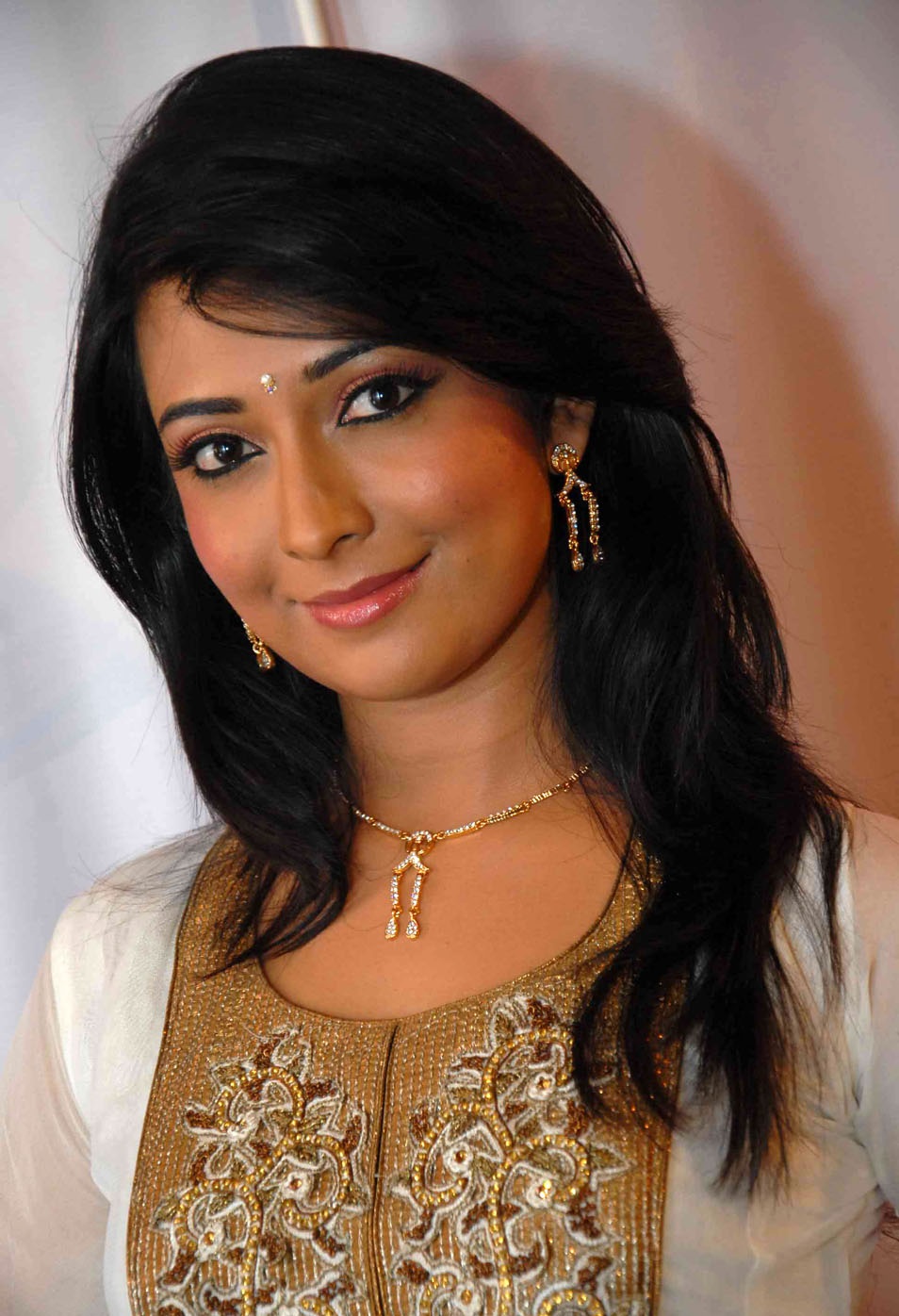 Radhika pandit hot look in bikini wallpapers full hd pictures