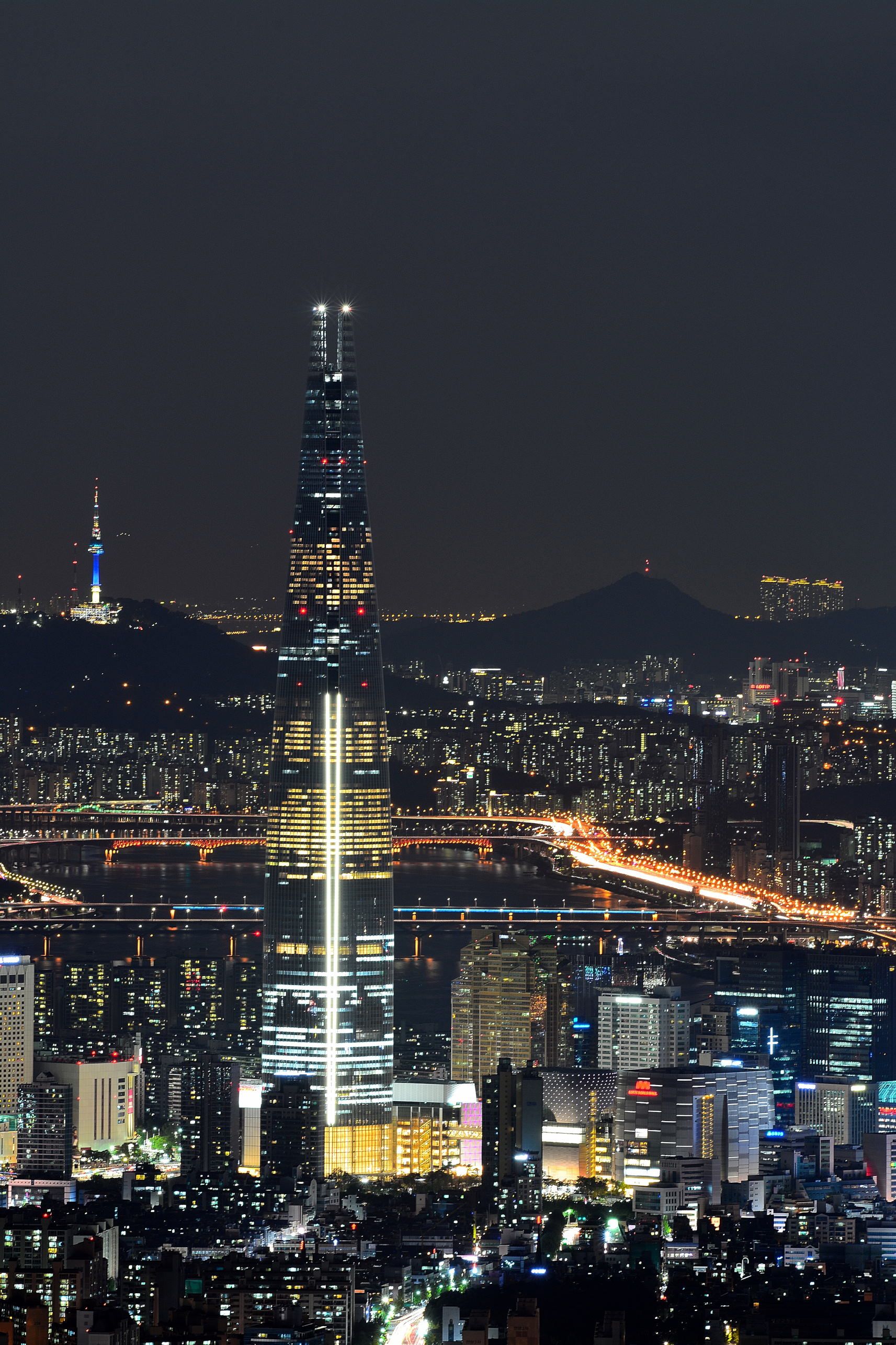 Lotte world tower and the night lights of seoul south korea wisata asia pemandangan kota pemandangan