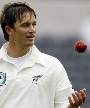 Shane bond bowler new zealand world cricket cricket sport fast bowlg