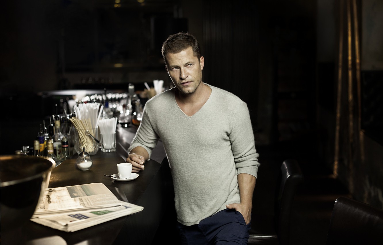 Wallpaper look pose coffee actor til schweiger til schweiger the dark background images for desktop section ðñðñððñ