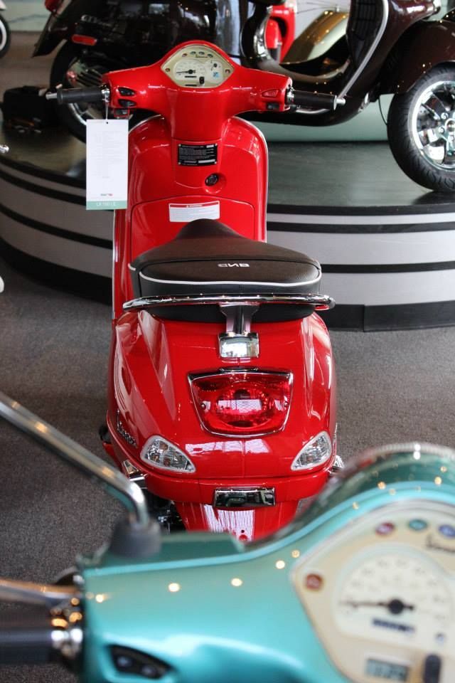 Back side of a red vespa lx with a nathaniel briggs seat photo by nathaniel briggs red vespa vespa lx vespa