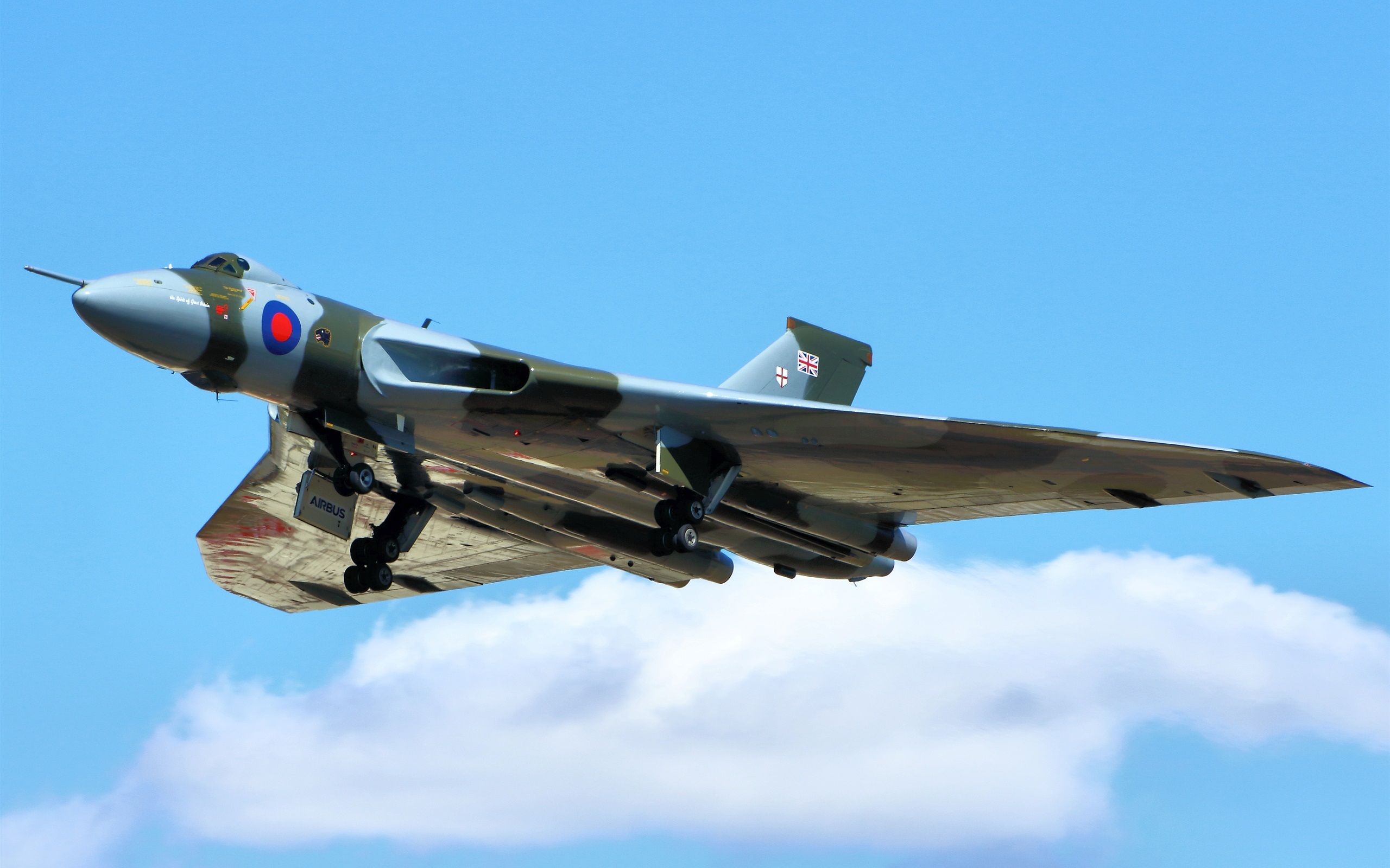 Avro vulcan stregic bomber wallpaper x tanker