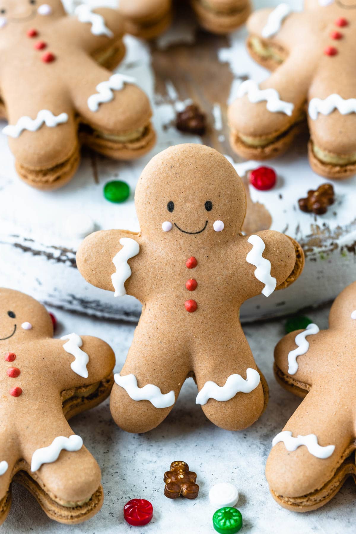 Gingerbread men macarons