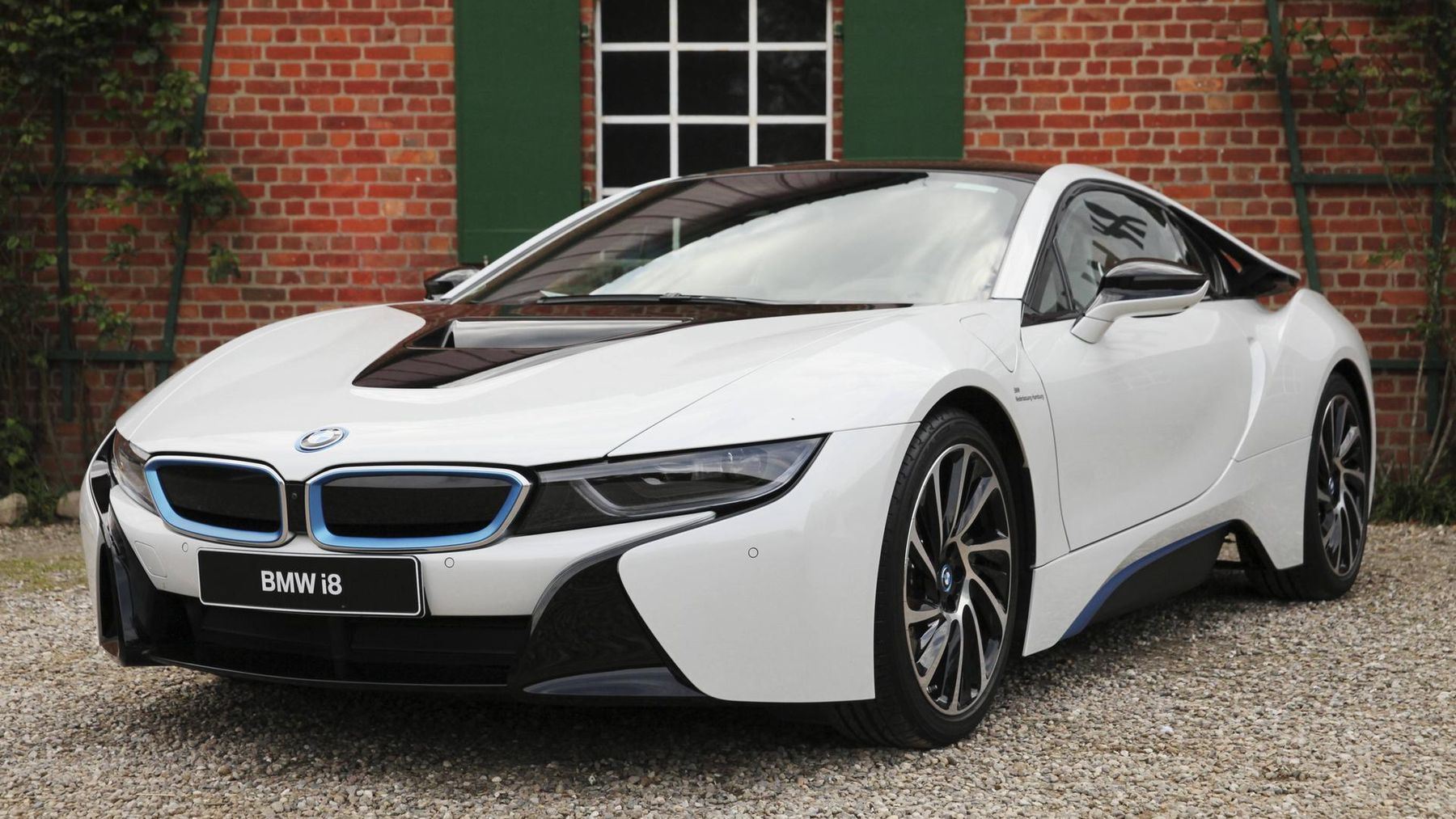 BMW i8 белая