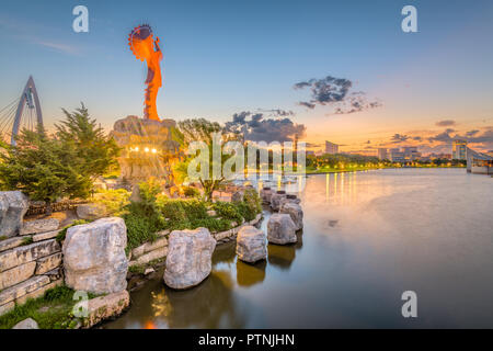 Wichita kansas usa downtown skyline in r dãmmerung von n hãter r plains stockfotografie